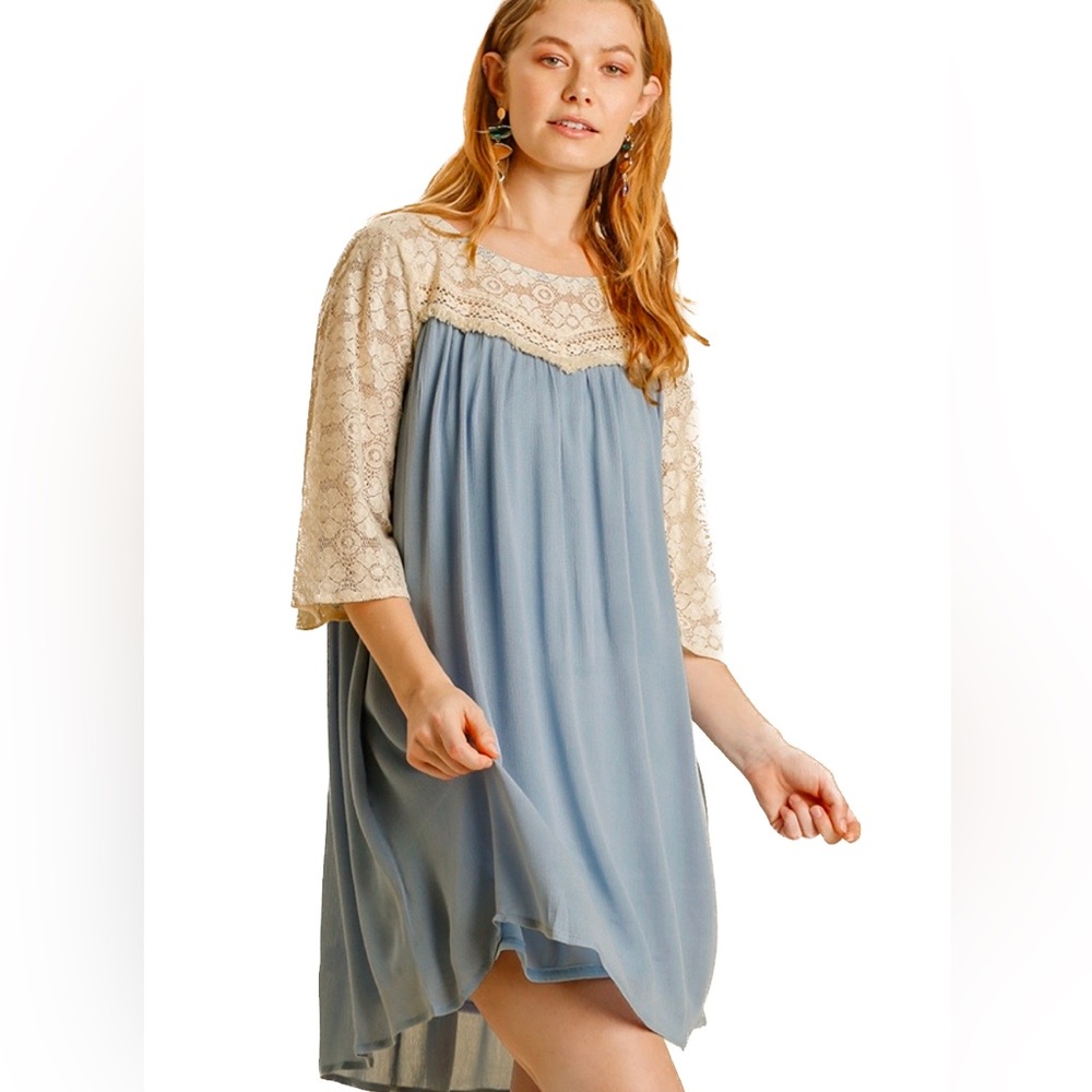 Floral Lace Dress with Keyhole and Lining